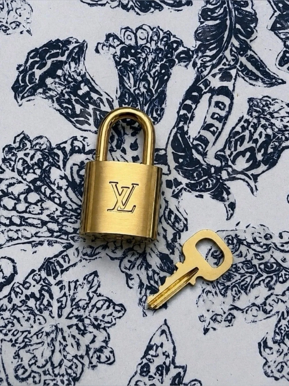 Authentic Louis Vuitton LV Lock And Key/ Four Chains #322
